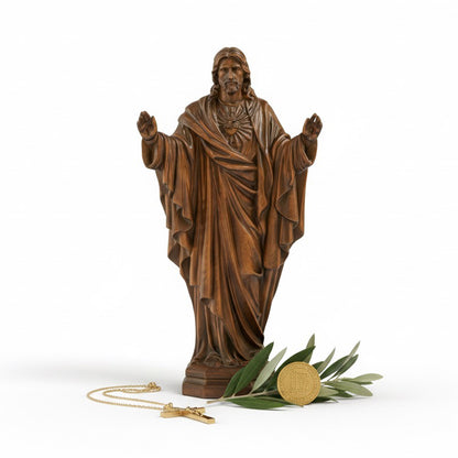 Sagrado Corazón Tallado en Madera de Gran Nobleza